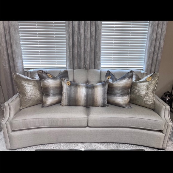 1-NWT CALLISTO HOME METALLIC ABSTRACT DESIGN LUMBAR 18"X30"
DECORATIVE PILLOW - Picture 2 of 9